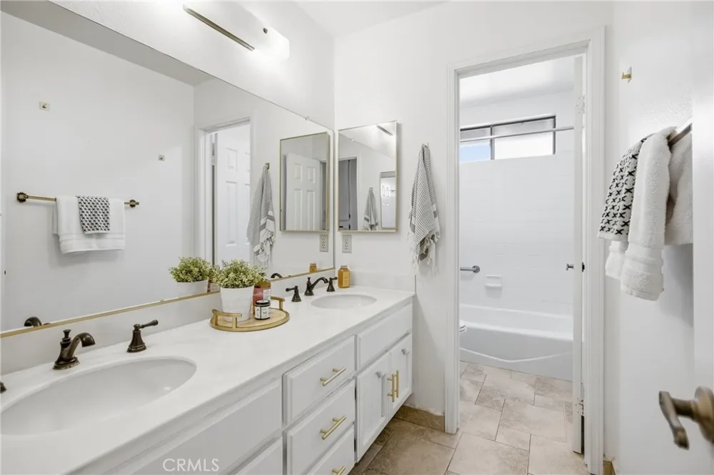 5925 E Settler Court Anaheim, CA 92807