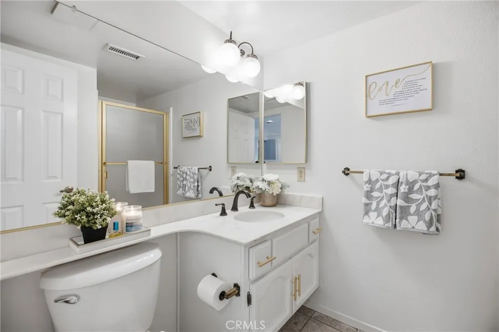 5925 E Settler Court Anaheim, CA 92807