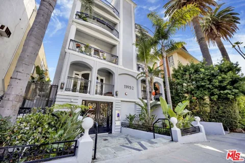 11952 Montana Avenue #303