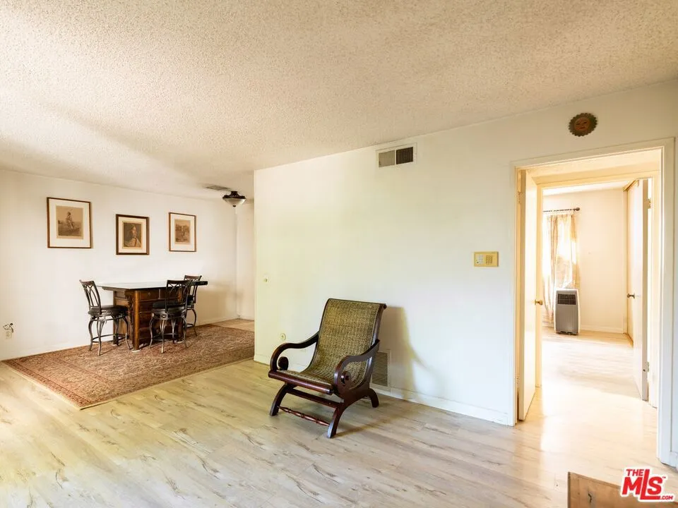 5055 Coldwater Canyon Avenue #114 Los Angeles, CA 91423