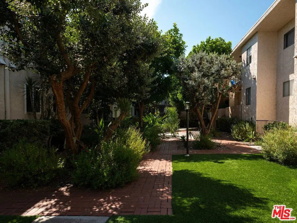 5055 Coldwater Canyon Avenue #114 Los Angeles, CA 91423