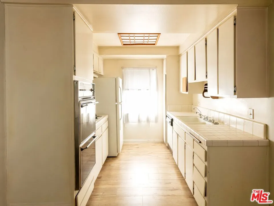 5055 Coldwater Canyon Avenue #114 Los Angeles, CA 91423