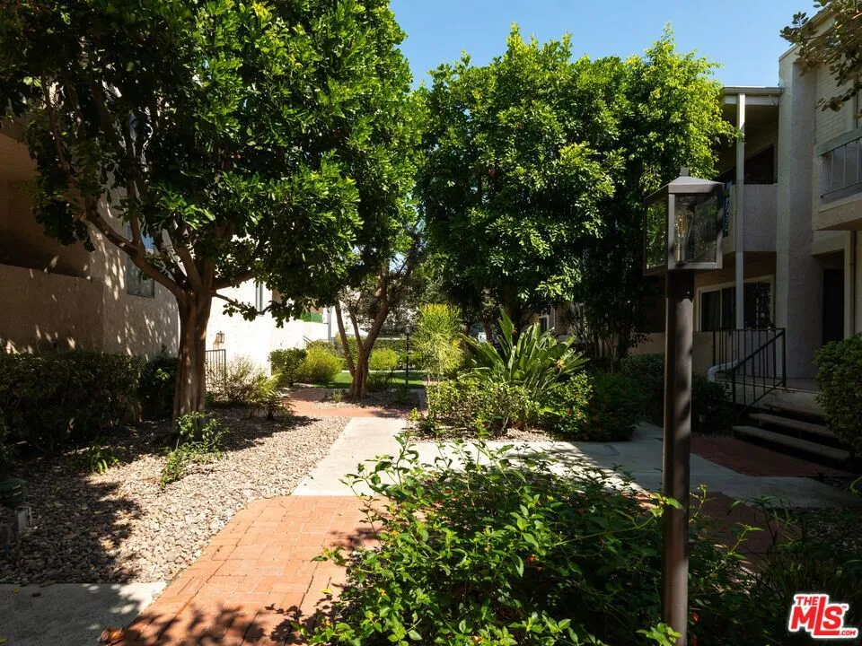 5055 Coldwater Canyon Avenue #114 Los Angeles, CA 91423