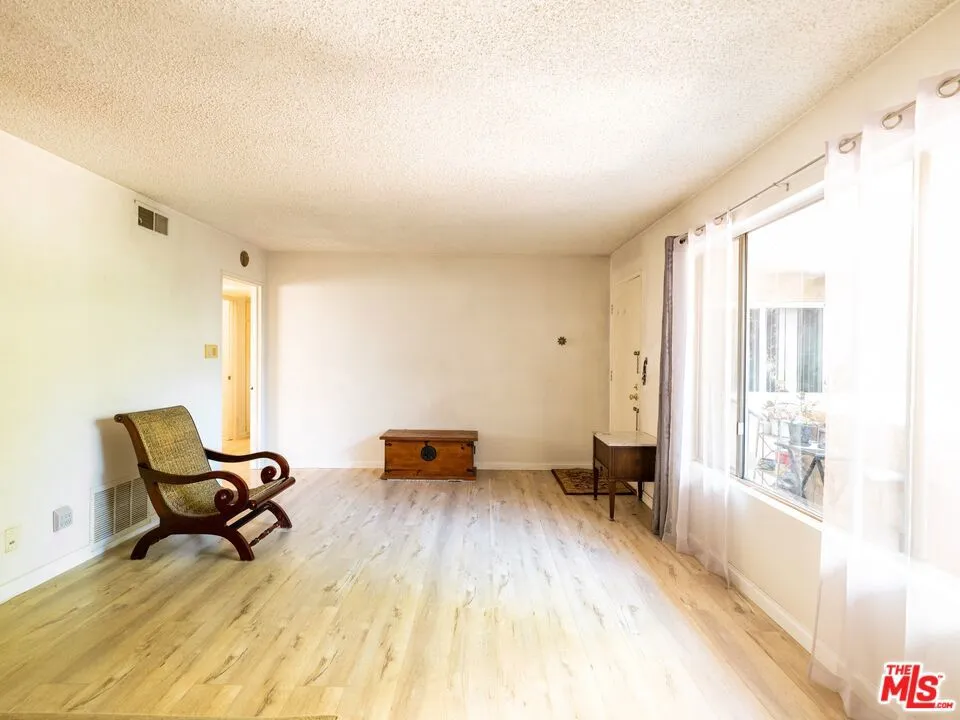 5055 Coldwater Canyon Avenue #114 Los Angeles, CA 91423