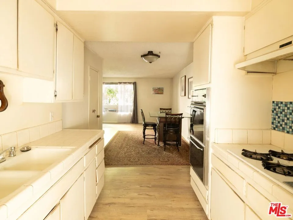 5055 Coldwater Canyon Avenue #114 Los Angeles, CA 91423