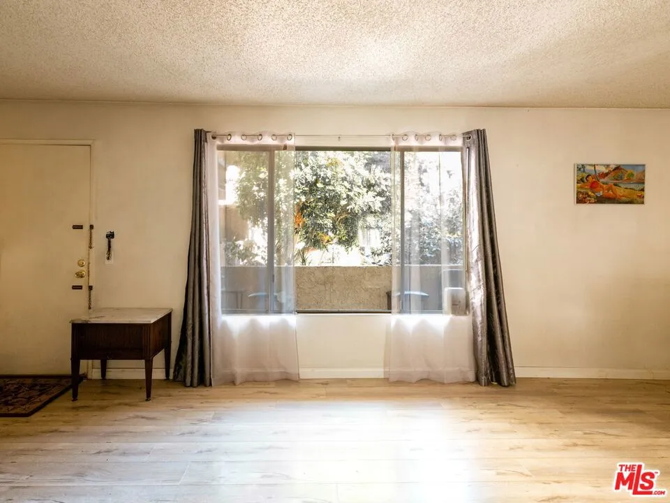 5055 Coldwater Canyon Avenue #114 Los Angeles, CA 91423
