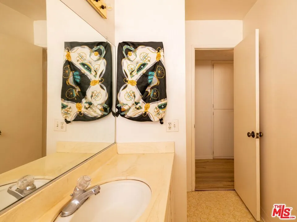 5055 Coldwater Canyon Avenue #114 Los Angeles, CA 91423