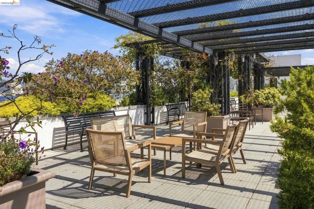 288 3rd st #408 Oakland, CA 94607