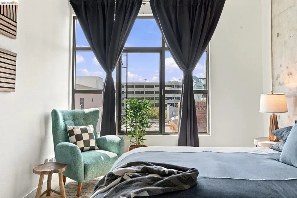 288 3rd st #408 Oakland, CA 94607