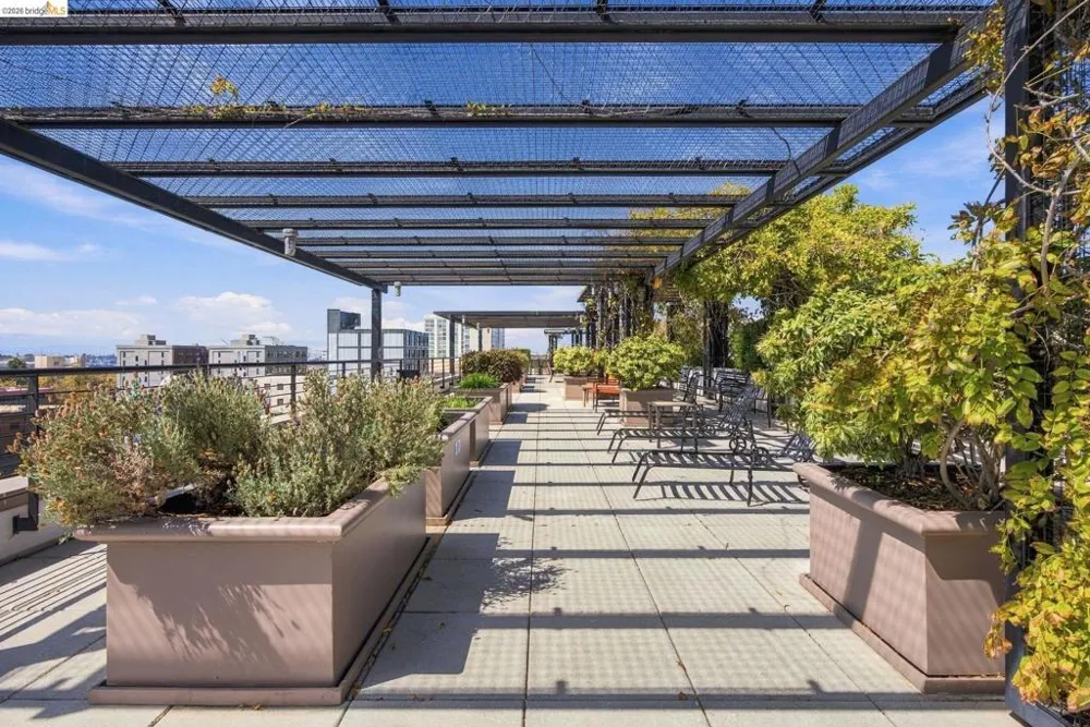 288 3rd st #408 Oakland, CA 94607