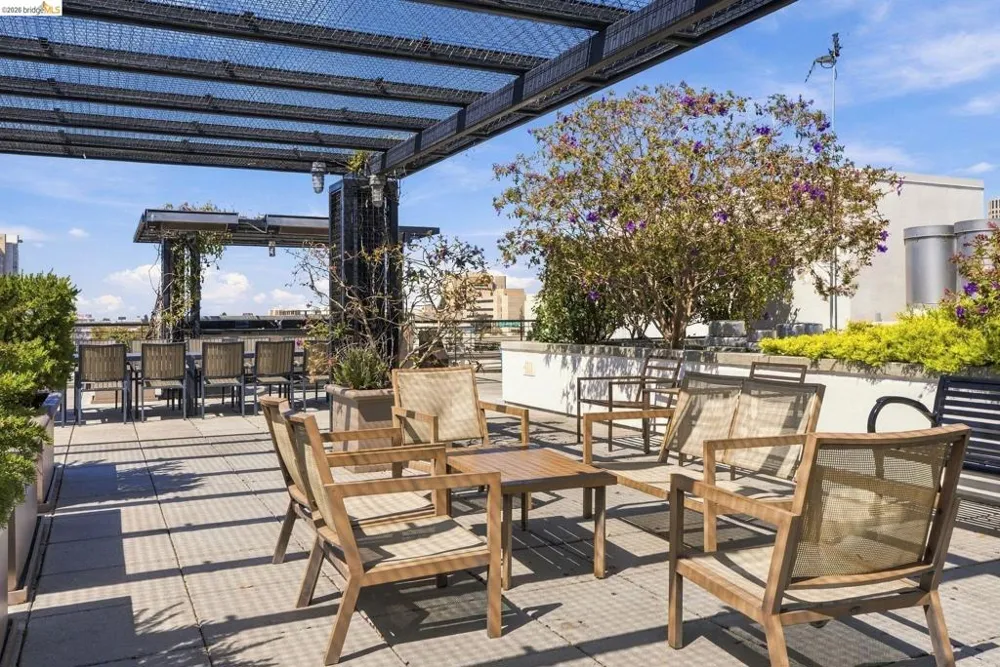 288 3rd st #408 Oakland, CA 94607