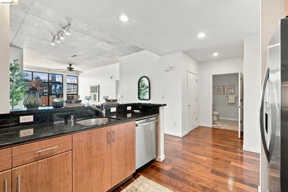 288 3rd st #408 Oakland, CA 94607