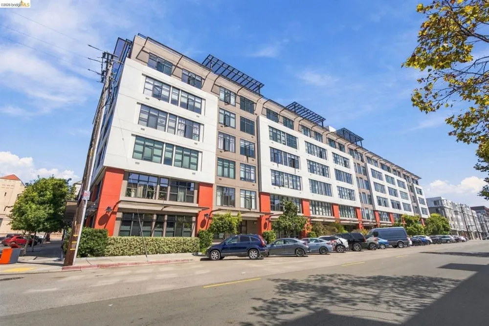 288 3rd st #408 Oakland, CA 94607