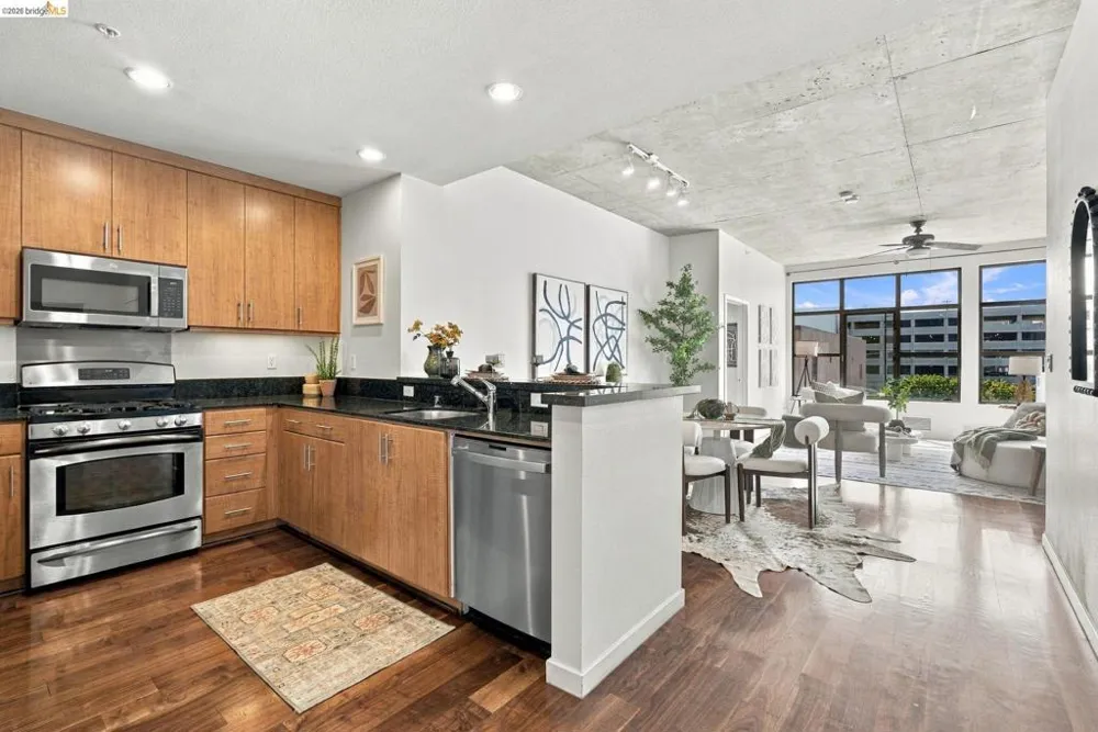 288 3rd st #408 Oakland, CA 94607