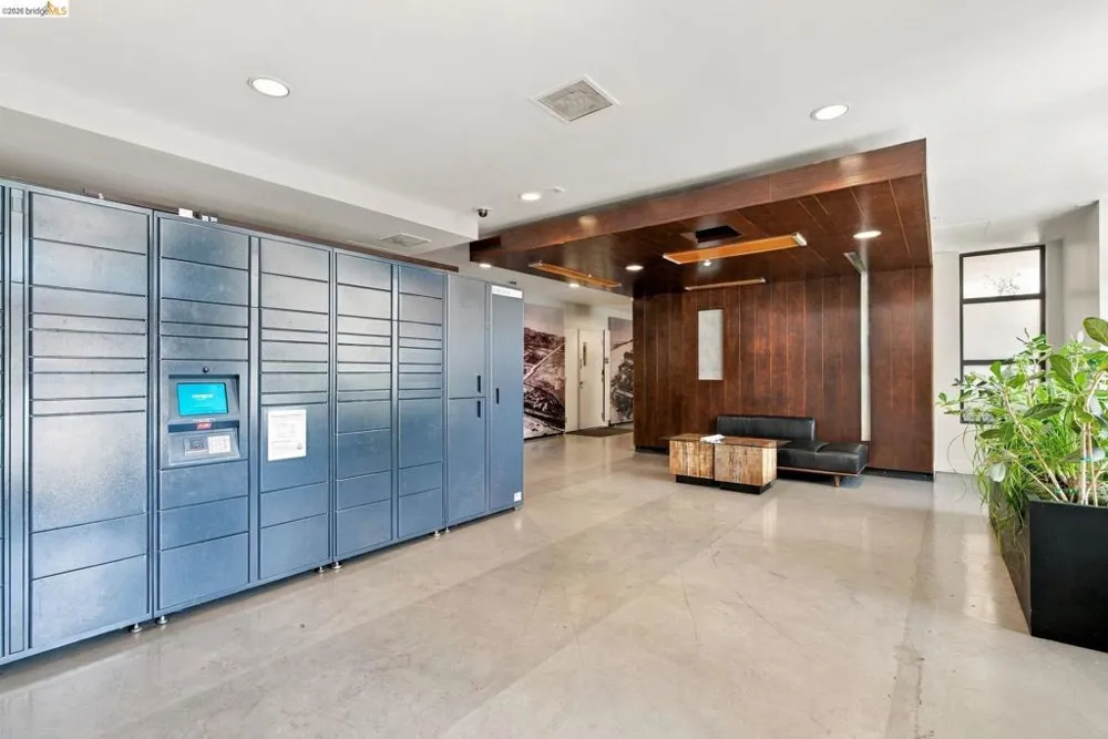 288 3rd st #408 Oakland, CA 94607