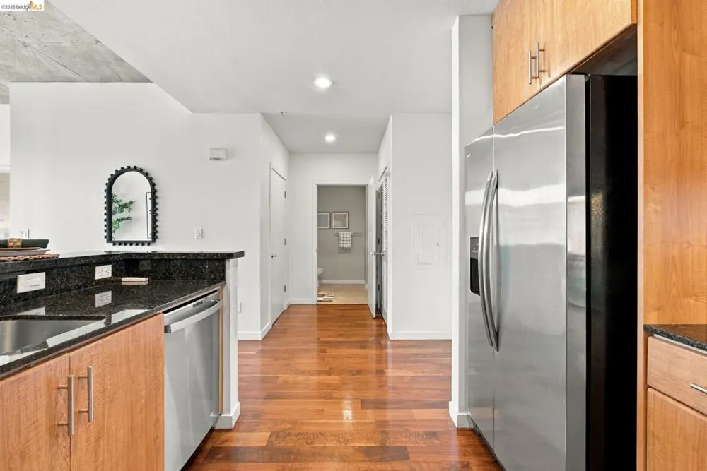 288 3rd st #408 Oakland, CA 94607