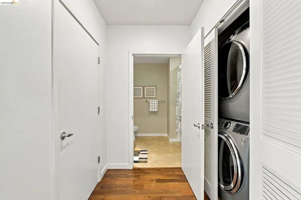 288 3rd st #408 Oakland, CA 94607