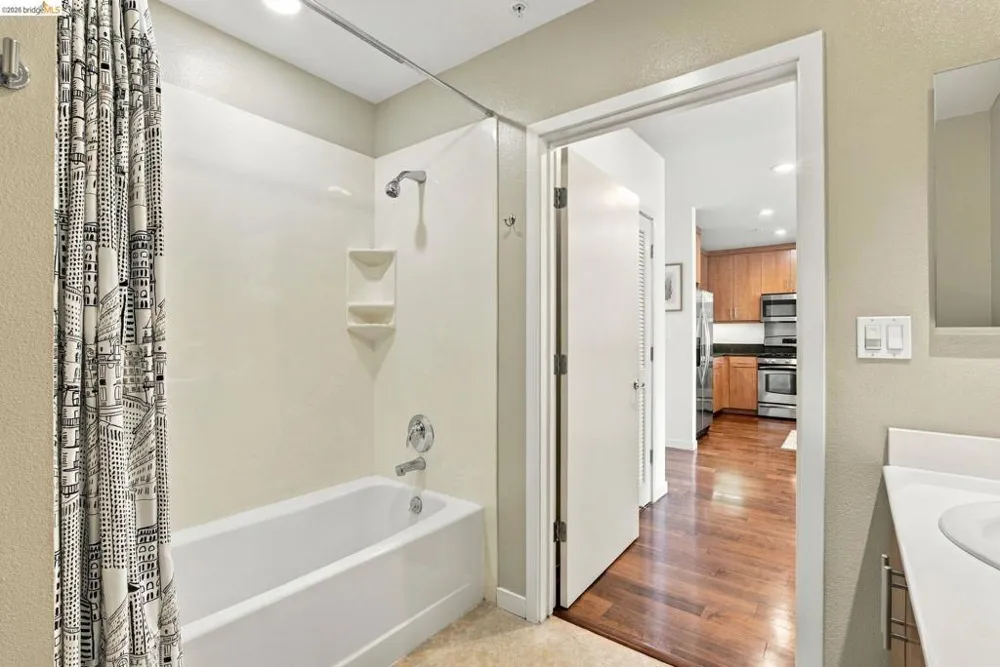 288 3rd st #408 Oakland, CA 94607