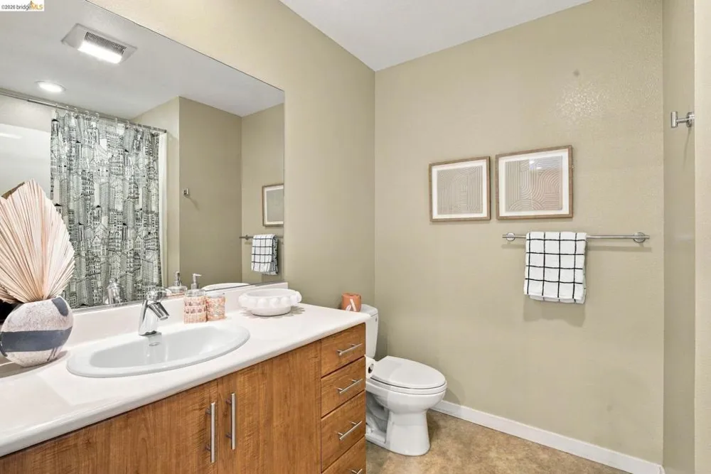 288 3rd st #408 Oakland, CA 94607