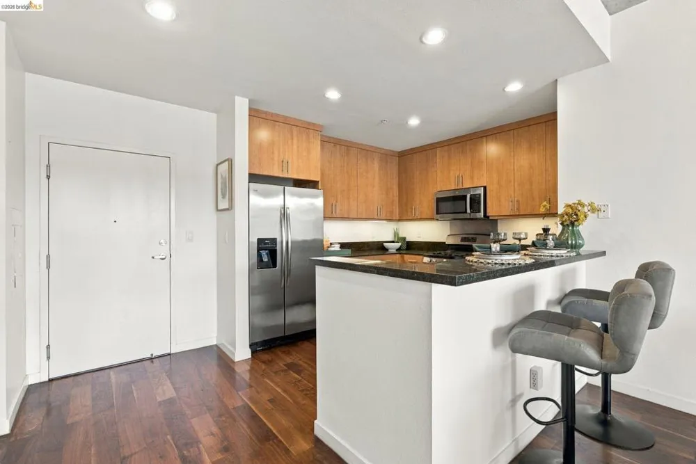 288 3rd st #408 Oakland, CA 94607