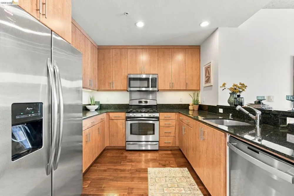 288 3rd st #408 Oakland, CA 94607