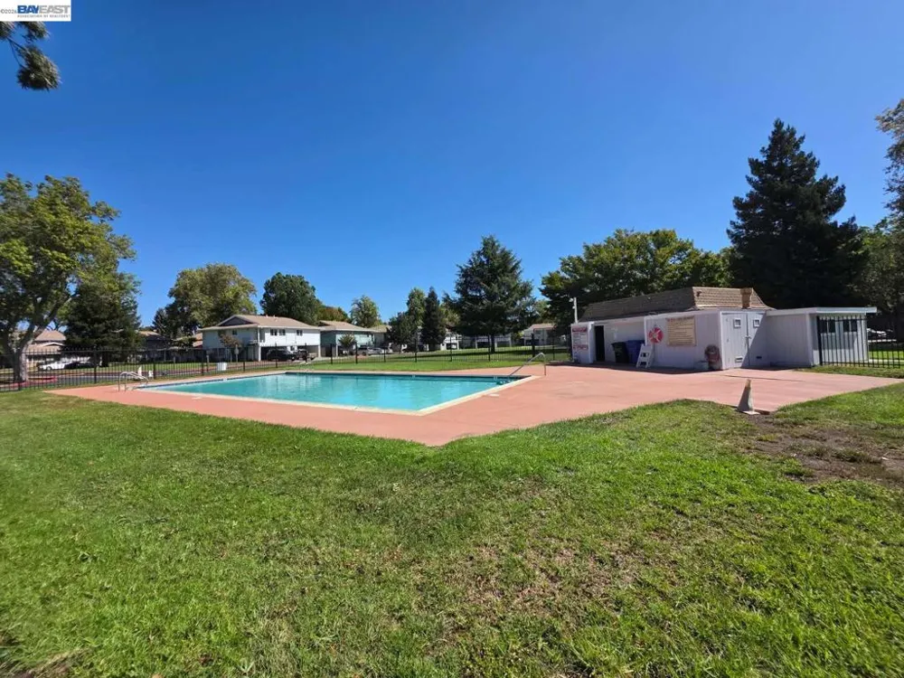 1387 Del Rio Cir #B Concord, CA 94518