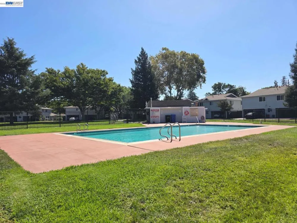 1387 Del Rio Cir #B Concord, CA 94518