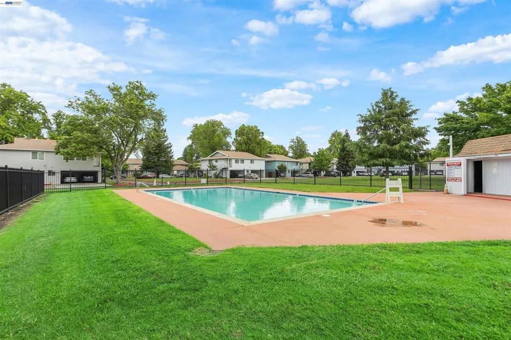 1387 Del Rio Cir #B Concord, CA 94518