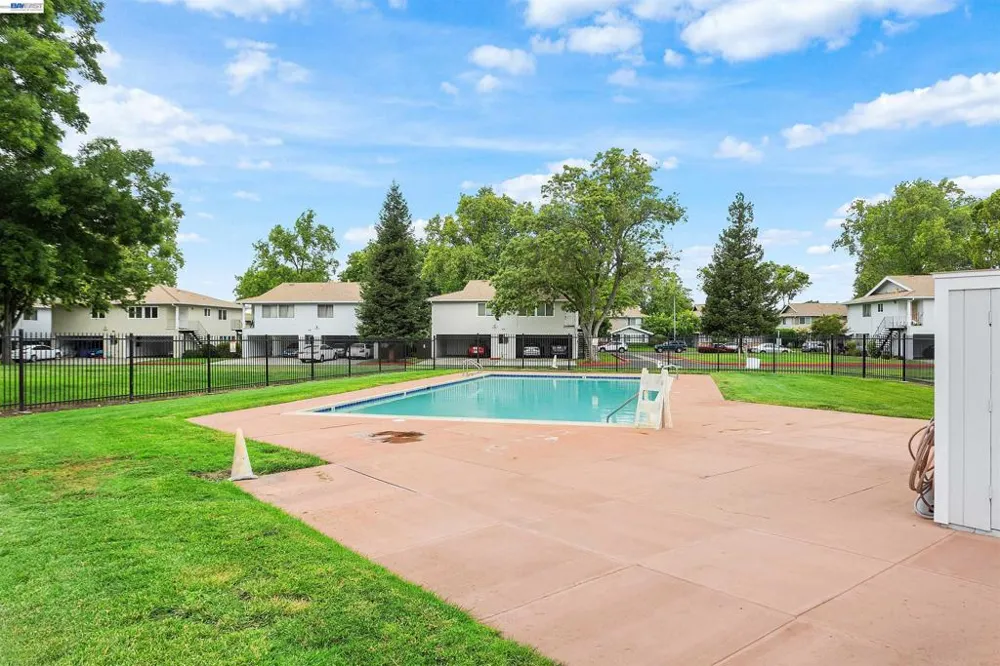 1387 Del Rio Cir #B Concord, CA 94518