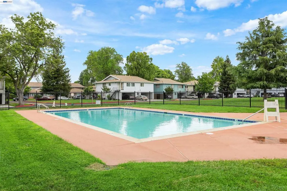 1387 Del Rio Cir #B Concord, CA 94518