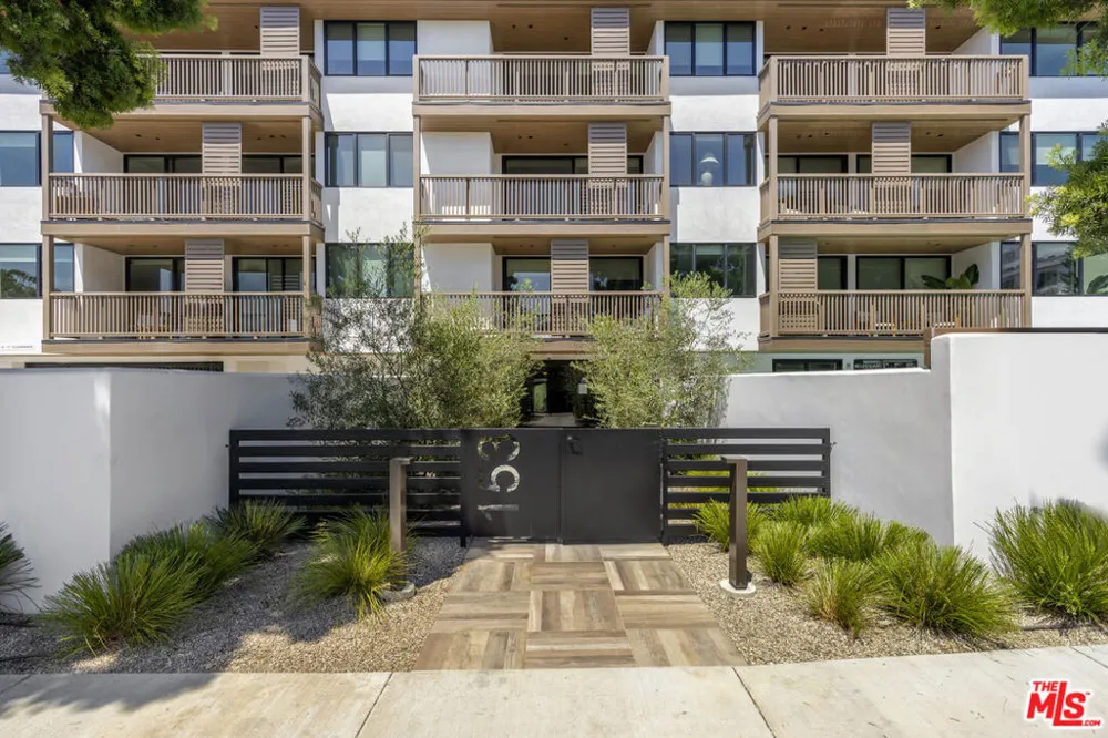 153 San Vicente Boulevard #4H Santa Monica, CA 90402