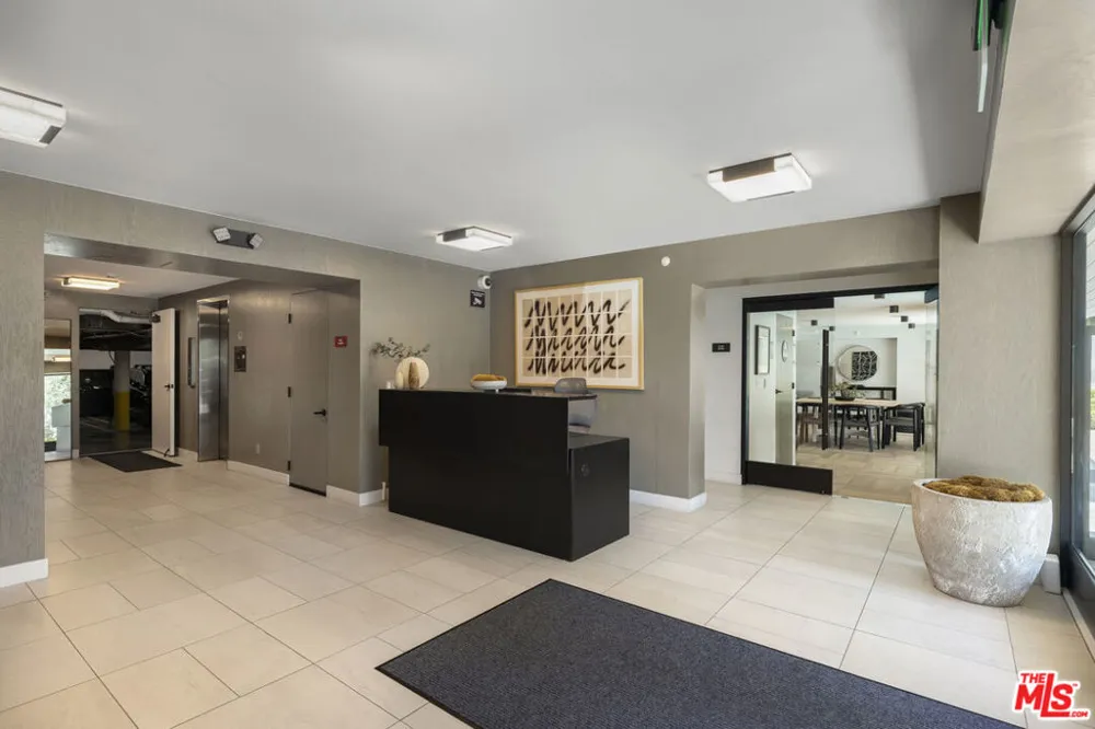 153 San Vicente Boulevard #4H Santa Monica, CA 90402