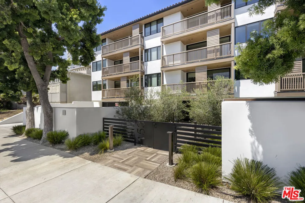 153 San Vicente Boulevard #4H Santa Monica, CA 90402