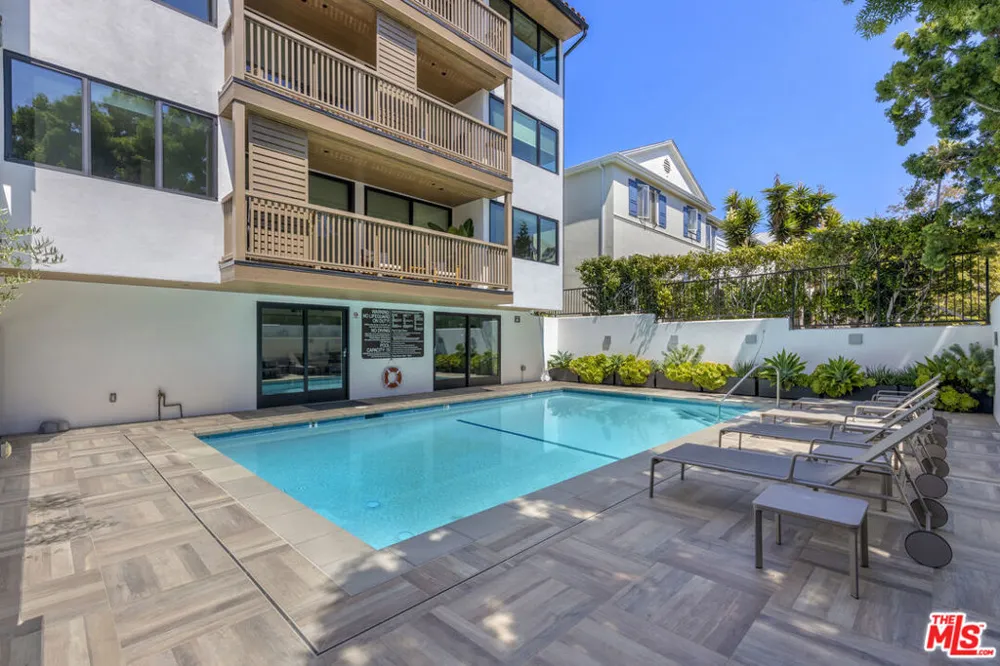 153 San Vicente Boulevard #4H Santa Monica, CA 90402