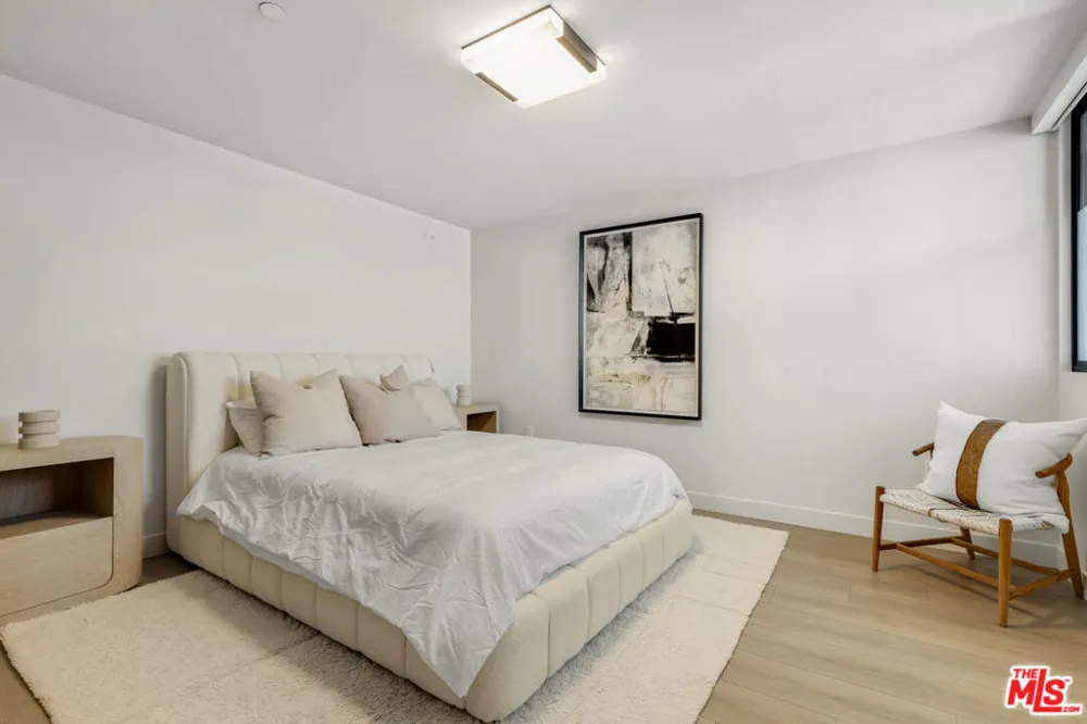 153 San Vicente Boulevard #4H Santa Monica, CA 90402