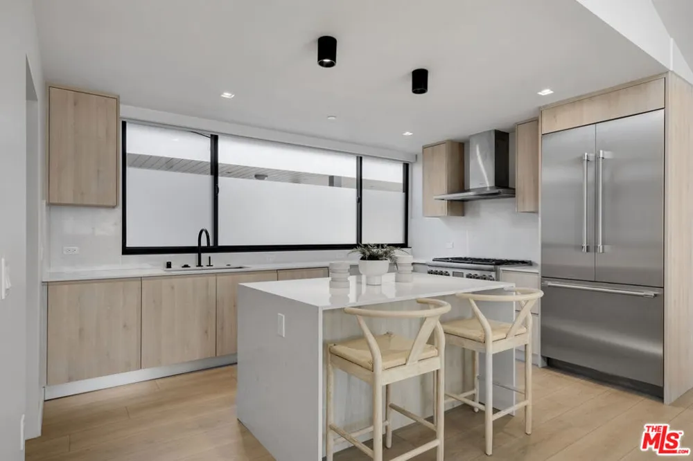 153 San Vicente Boulevard #4H Santa Monica, CA 90402