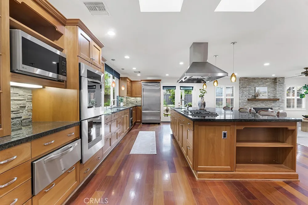 26106 Veva Way Calabasas, CA 91302