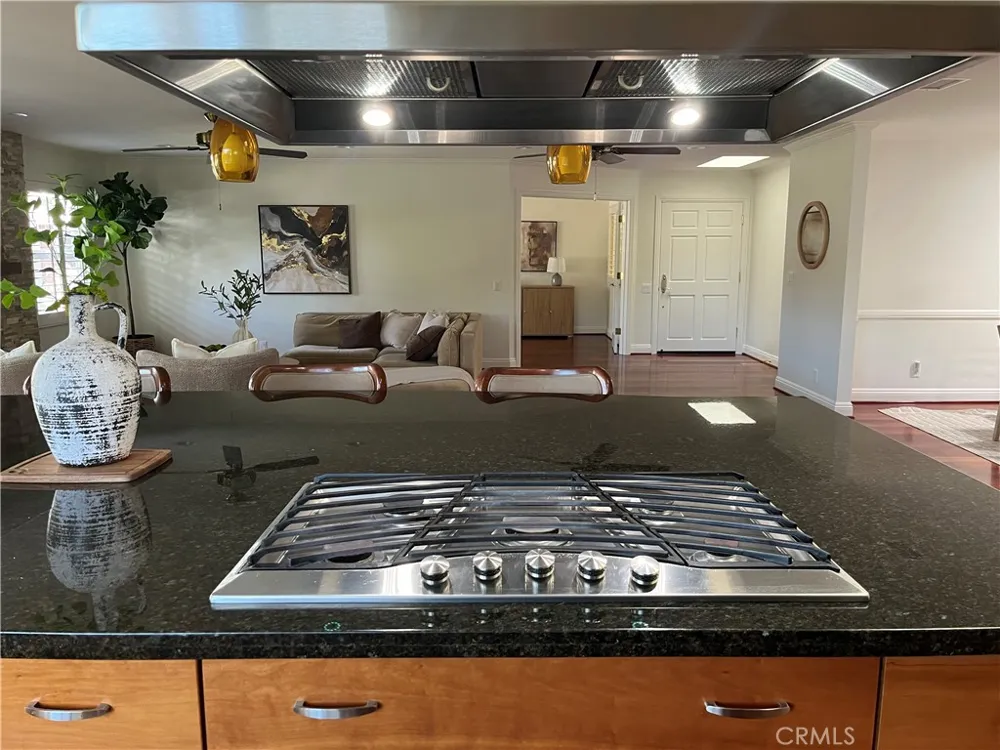 26106 Veva Way Calabasas, CA 91302