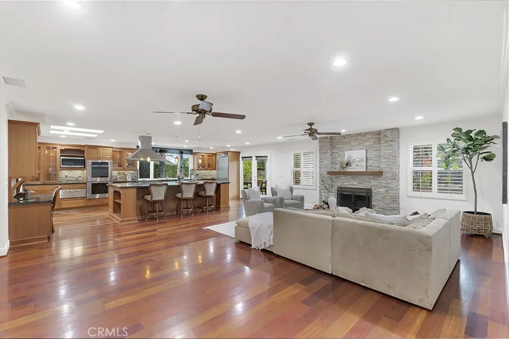 26106 Veva Way Calabasas, CA 91302