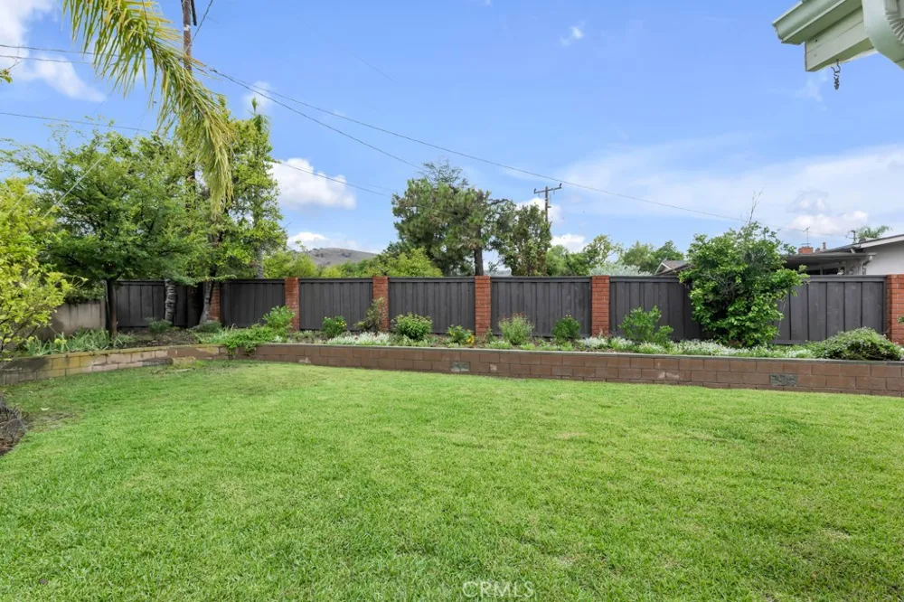 26106 Veva Way Calabasas, CA 91302