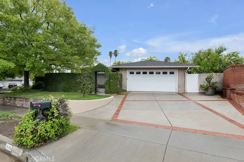 26106 Veva Way Calabasas, CA 91302