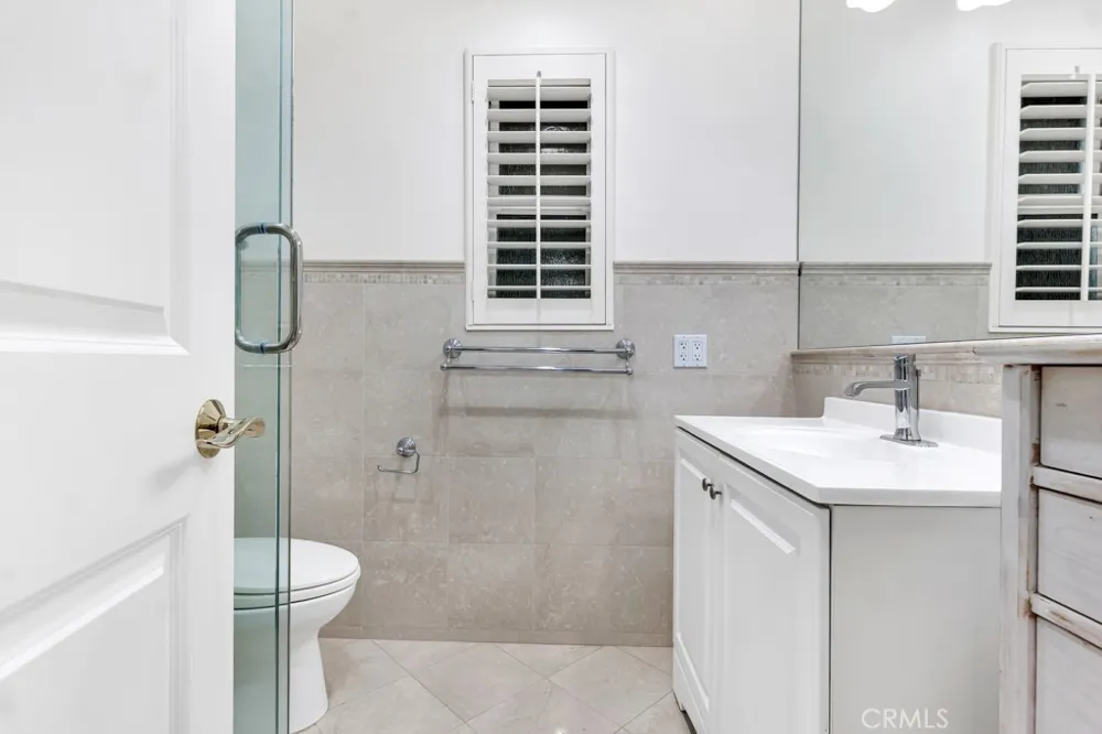 26106 Veva Way Calabasas, CA 91302