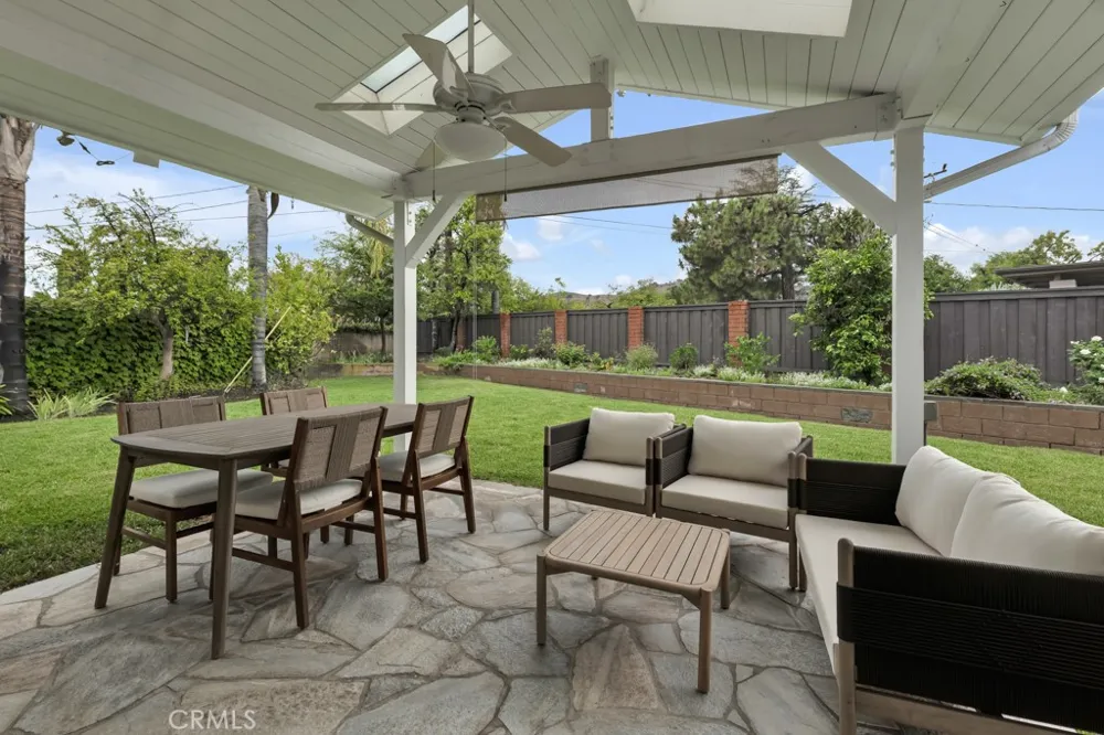 26106 Veva Way Calabasas, CA 91302
