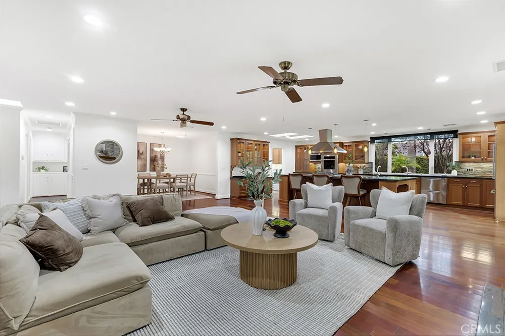 26106 Veva Way Calabasas, CA 91302