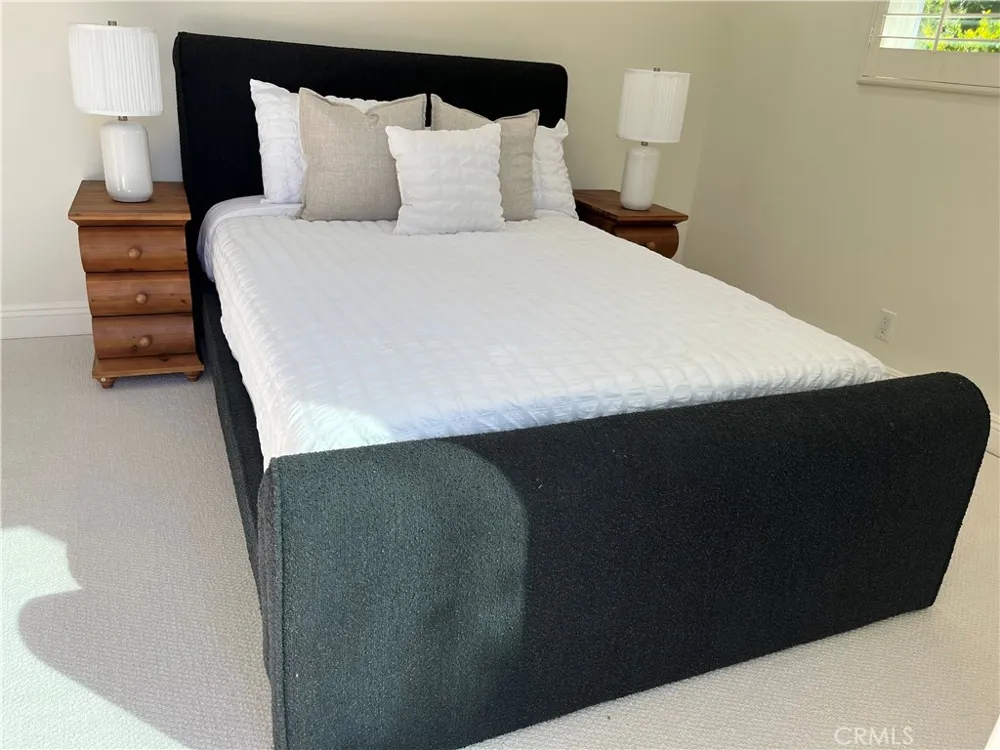 26106 Veva Way Calabasas, CA 91302