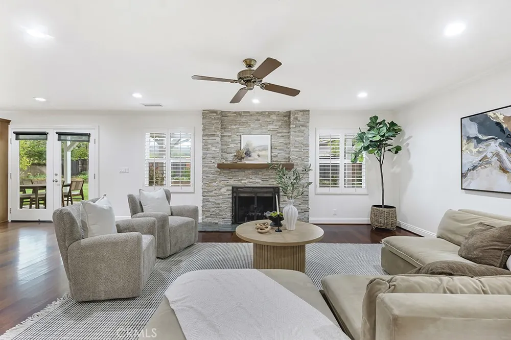26106 Veva Way Calabasas, CA 91302