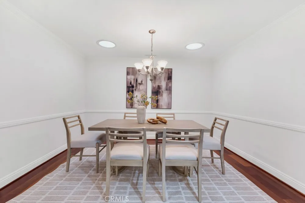 26106 Veva Way Calabasas, CA 91302