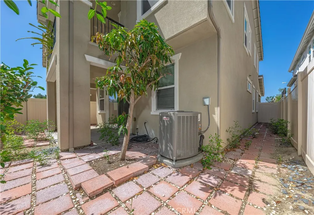 22 Willow Way Lake Forest, CA 92630