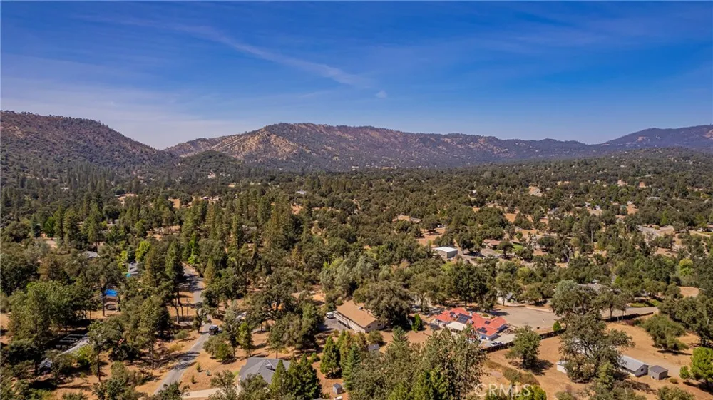 45453 Oakview Oakhurst, CA 93644