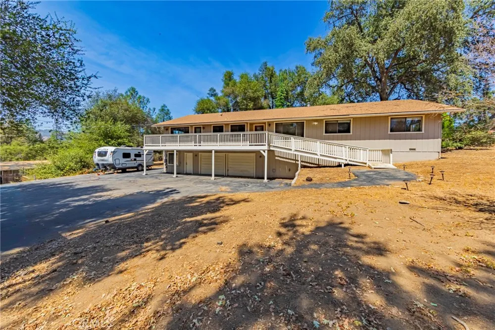 45453 Oakview Oakhurst, CA 93644